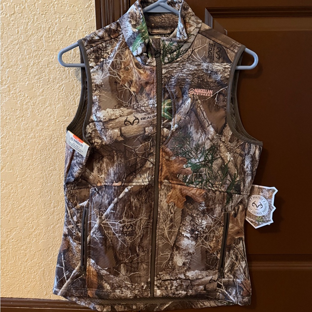 Magellan Outdoors Green and Brown Camo Vest